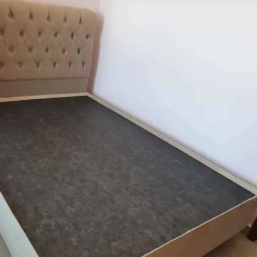 Cama Base Box casal com pés de madeira maciça