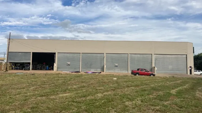 Galpão/Depósito/Armazém para aluguel tem 240 metros quadrados