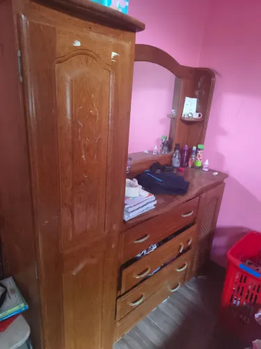 Guarda roupa de madeira