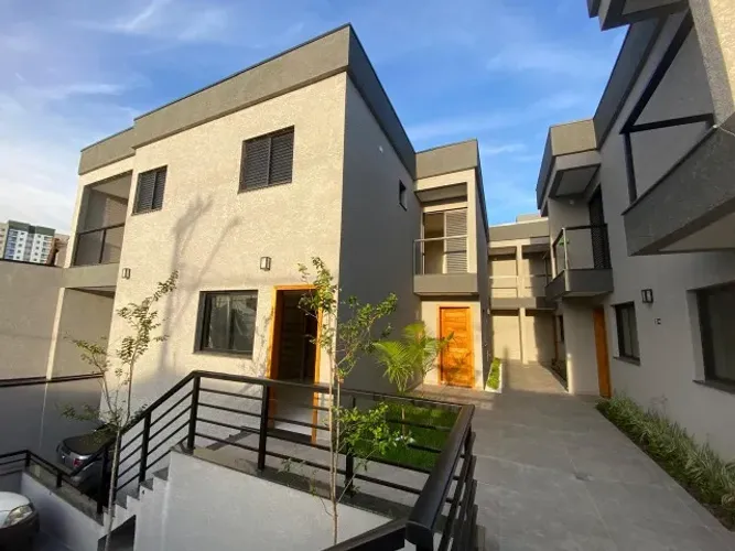 CONDOMINIO DE SOBRADOS NOVOS