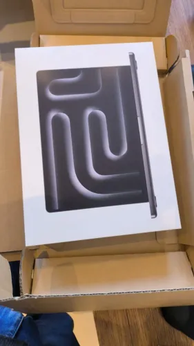 MacBook Pro de 14", M5, CPU 10 núcleos, 250u 16GB RAM, SSD 512GB, Preto