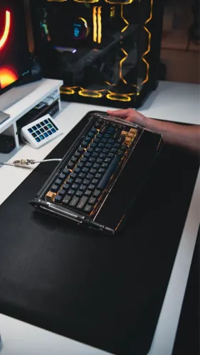 Teclado mecânico Dry Studio Black Diamond 75 v1 (RARO)