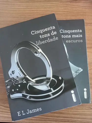 Kit Cinquenta Tons de Liberdade e Cinquenta Tins Mais Escuros