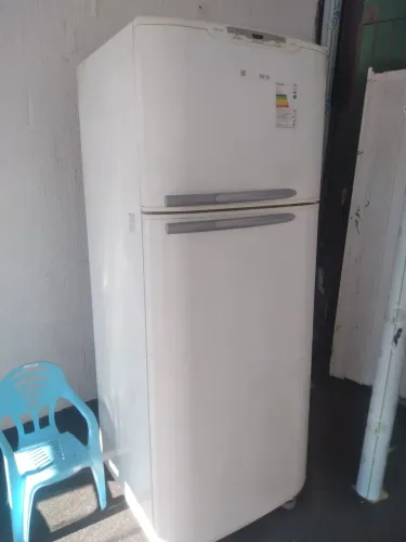 Vendo geladeira Electrolux frost free funcionando perfeitamente