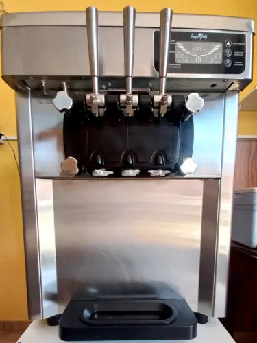 Maquina de sorvete expresso Logrosoft seminova