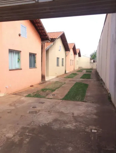 Casa em condomínio alugo