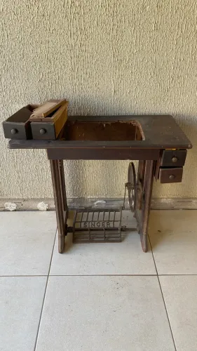Mesa para máquina de costura
