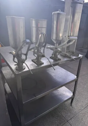 Mesa inox e recheador de churros