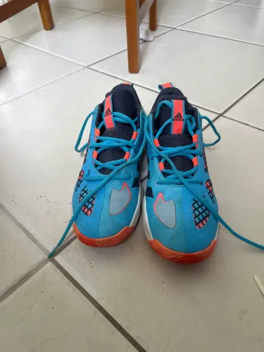 Tênis esportivo