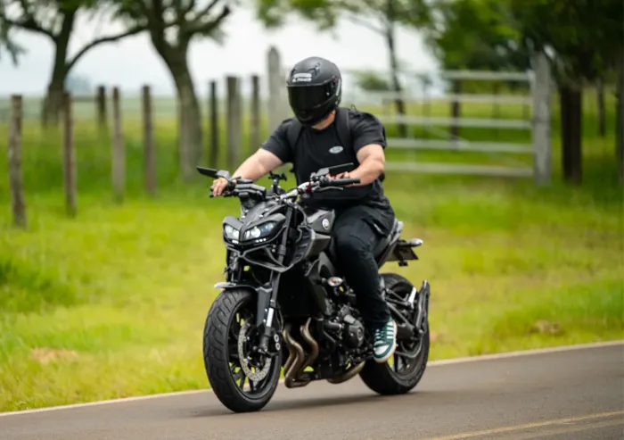 Yamaha MT-09 2022 Preta | Escape Yoshimura | Impecável | Baixo KM
