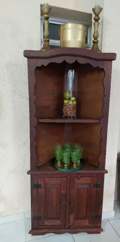 Armário rústico de madeira de canto