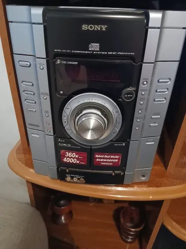 Som Sony, muito novo mais nao esta funcionado o cd