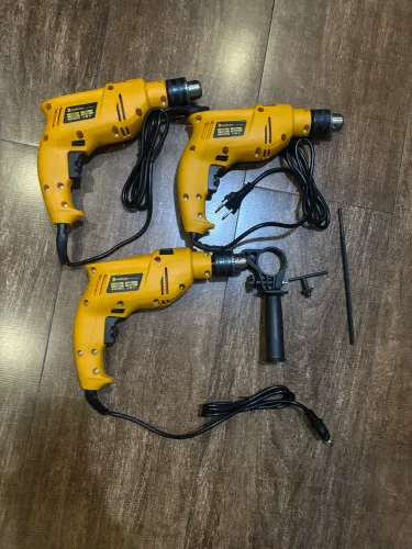 Furadeira anti impacto 220 v muito forte nova