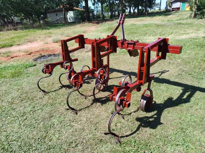 Carpideira, Cultivador, ideal para mandioca, molas tipo C, 7 enxadinhas, 