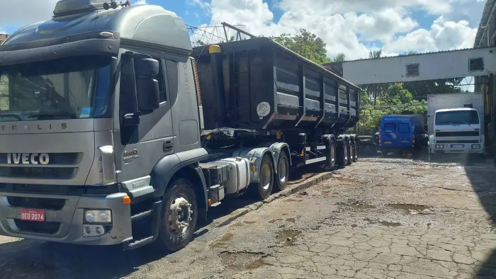 Carreta caçamba 4 eixos bi caçamba Random VolVo FH