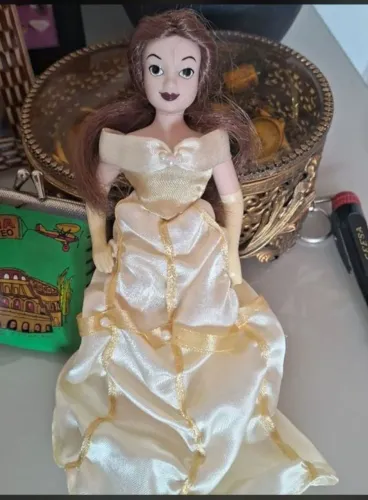 Boneca Bela de porcelana da disney é uma verdadeira joia para colecionadores