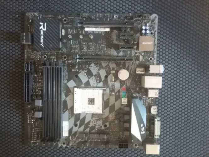 Placa mãe BIOSTAR B350 GT3 SOCKET AM4 ( ATUALIZADA PARA VERSOES RYZEN 5000) 