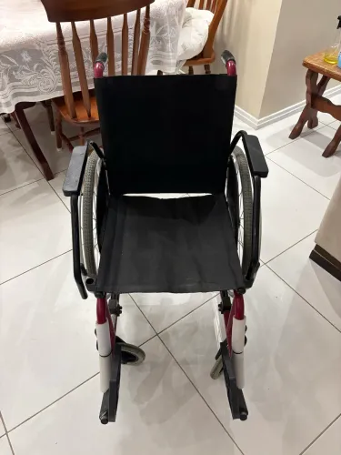 Cadeira de rodas novíssima
