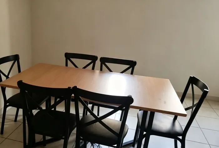 Mesa com 6 cadeiras