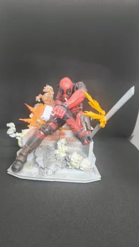 ction Figure Deadpool Diorama Premium 18cm - Estátua Colecionável em Resina | 460g