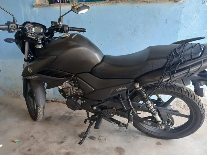 Vendo moto fazer 150 2024/2025 super conservada