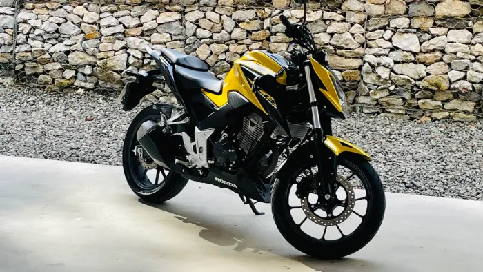 Honda CB 300F Twister ABS 2024! Apenas 6mkm, dourada e novíssima! 