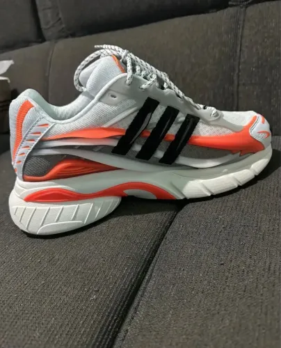 Tênis Adidas Jellyfish x Pharrell