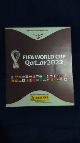Álbum copa 2022 incompleto com 50 figurinhas coladas