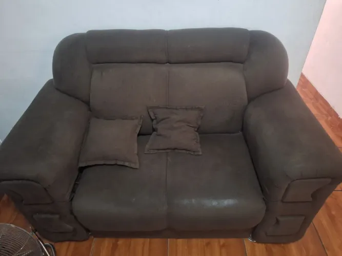 Sofa 2 e 3 lugares muito bom