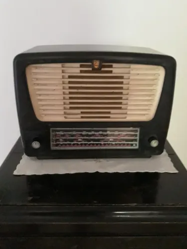 Rádio Philips antigo