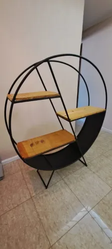 Prateleira redonda de madeira - móvel de decoração
