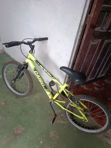 Bicicleta aro 20 praticamente nova um tempo parada mais em perfeito estado