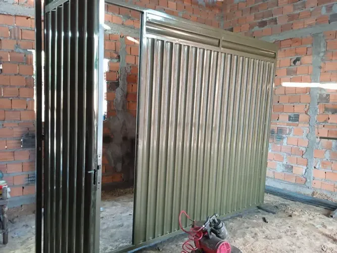 PORTÃO GARAGEM TODO FECHADO MATERIAL GALVANIZADO 
