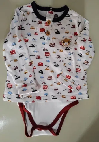 Macacão estampado para bebês de 6 meses 