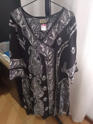 Vestido Longo Preto com Estampa Floral.MARAVILHOSO É INDIANO