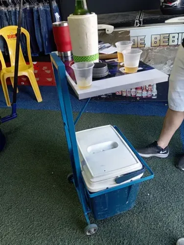 Carrinho porta térmica ,não vai com a térmica 