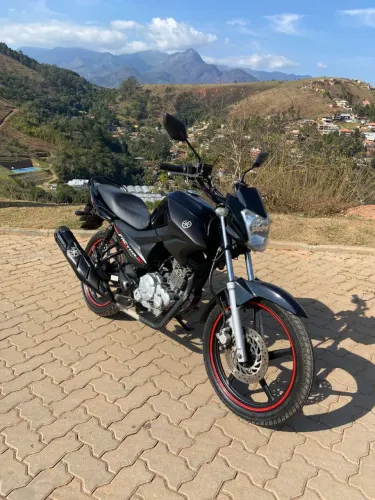 Vendo uma factor 150 2016, muito nova