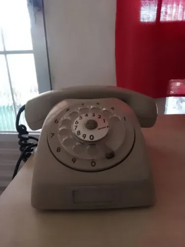 Telefone Vintage com Disco Rotativo