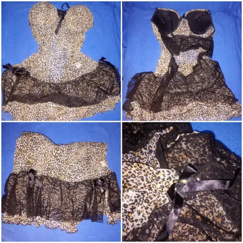 Lingerie de renda com estampa de onça