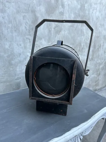 Luminària tipo projetor, refletor cinema antigo com lente e lâmpada