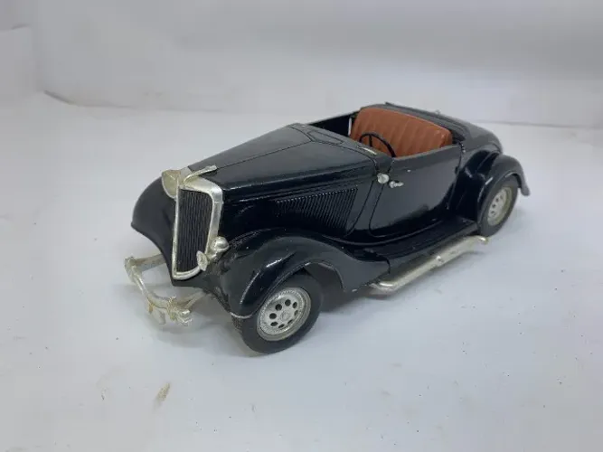 Miniatura Solido 1/18 Ford V8 - Made In France - Detalhe