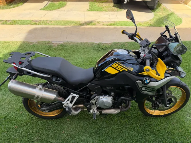 Moto super conservada e pouco rodada