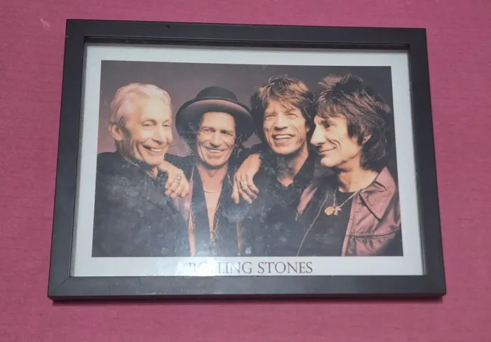 Lindos quadros de bandas e ícones do rock internacional. Buscar próximo a Doca.