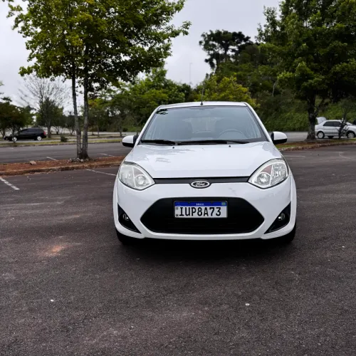 Ford Fiesta SE baixo km 
