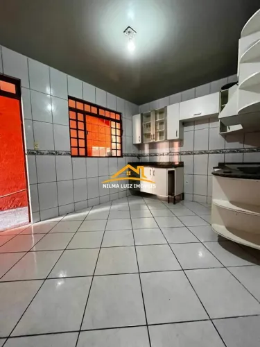 LOCAÇÃO: CASA TÉRREA NA RUA DA PREFEITURA COM 3 QUARTOS, COZINHA PLANEJADA E QUINTAL, NO B