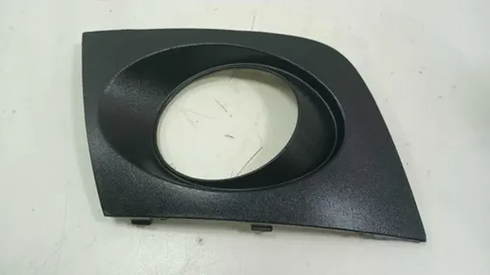 Moldura Farol De Milha Esquerdo Chevrolet Agile 2009 Á 2013 Preto