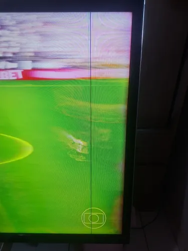 TV com defeito na tela - Ideal para conserto ou peças