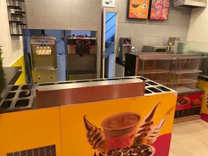 Maquinário Completo de Sorveteria - Freezer, Balcões, Maquinas e Mais