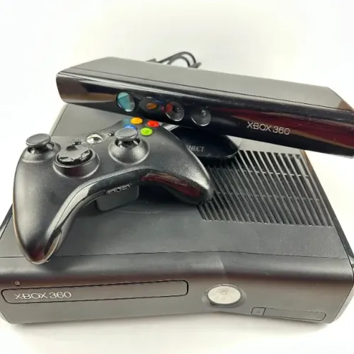 Xbox 360 com Kinect e 1 Controle
