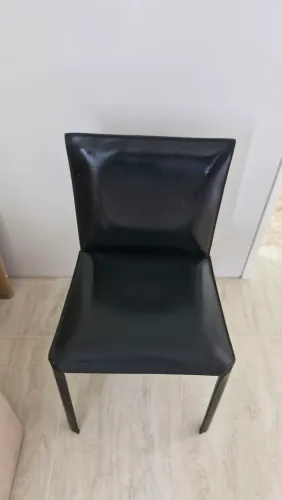 Cadeira de Jantar em Couro Preto